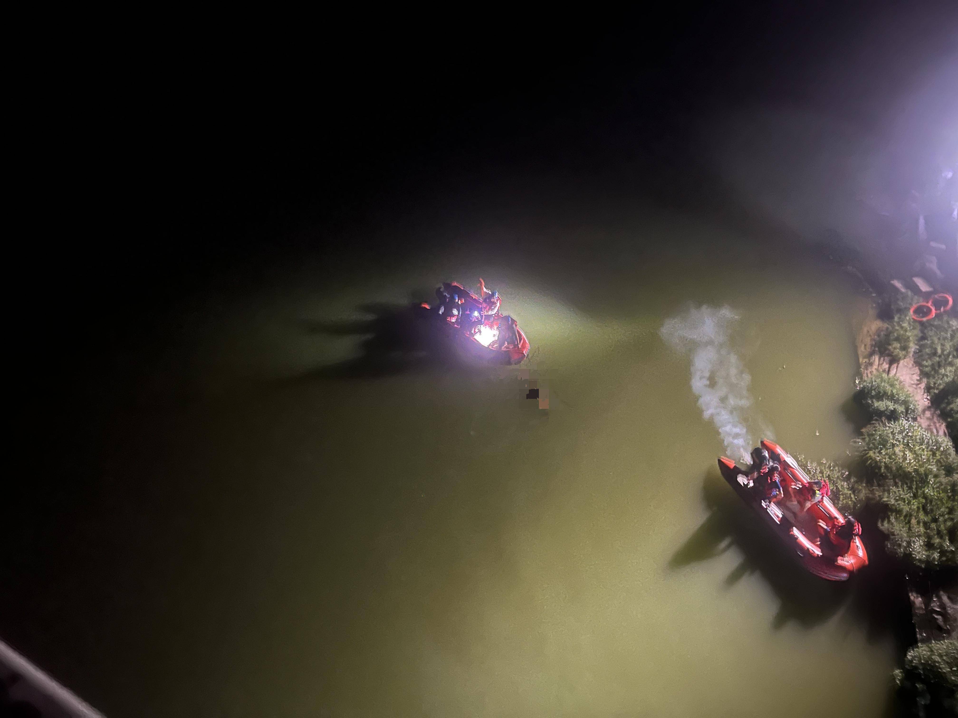 皇冠信用盘结算日是哪天_悲剧!四川一男子夜钓时鱼竿被鱼拖走皇冠信用盘结算日是哪天,下河捞鱼竿时不幸溺亡