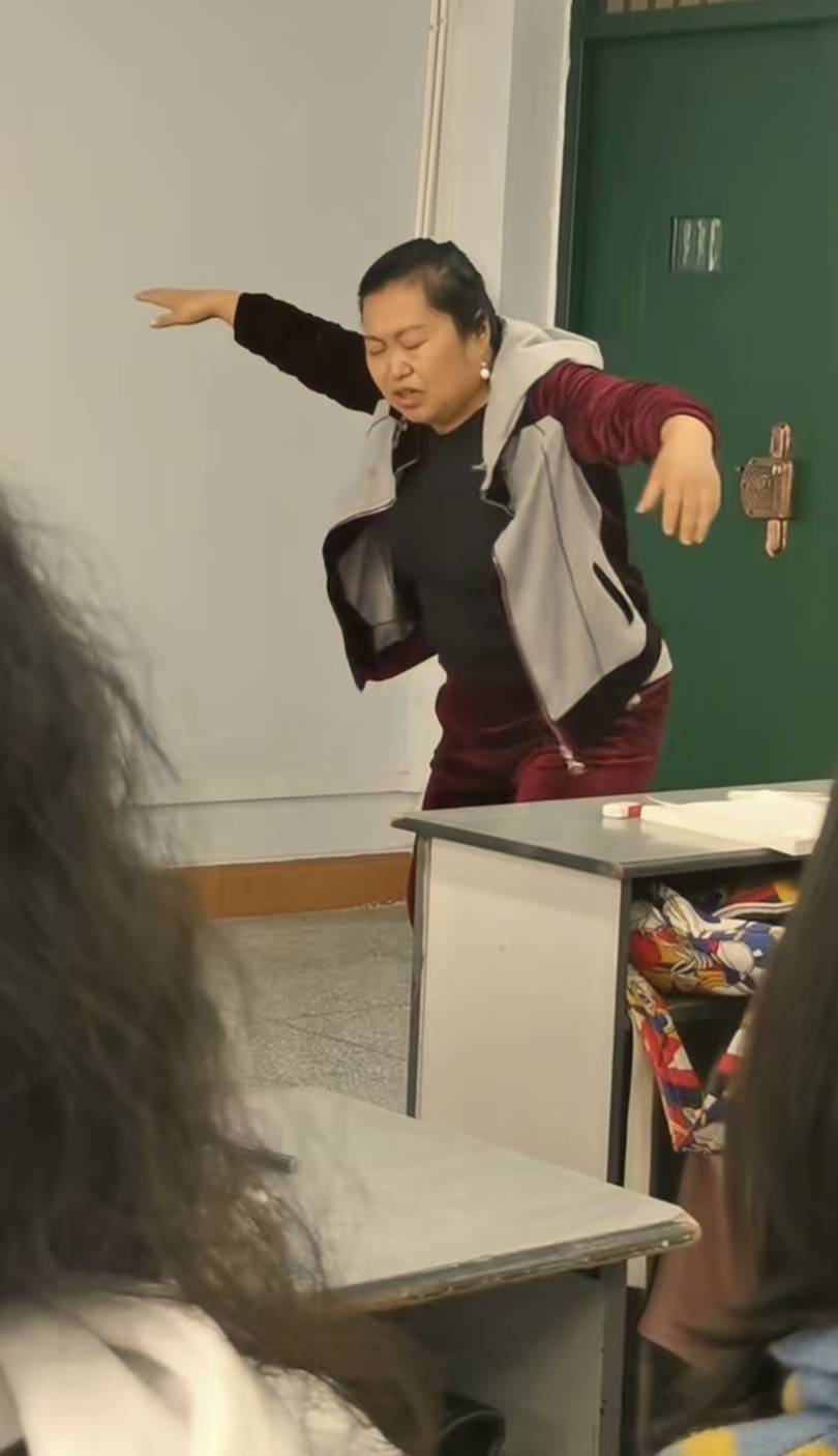 皇冠信用盘登3代理申请_四川一高校老师自创“心舞疗法”因动作怪异引争议皇冠信用盘登3代理申请，当事人：有上万名会员，在搜集数据